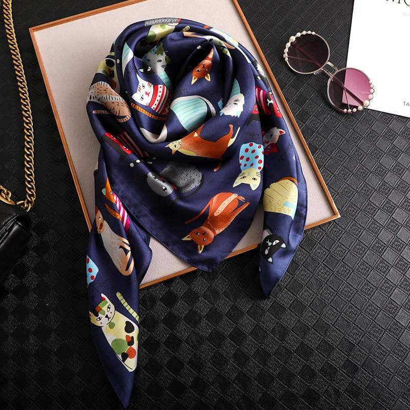Square Silk Women's Scarf in Print Square Silk Women's Scarf in Print