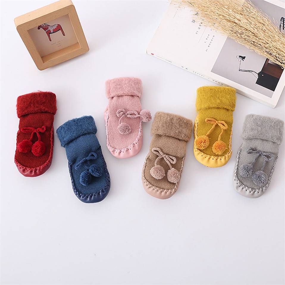 Baby's Pom Pom Winter Home Socks Baby's Pom Pom Winter Home Socks