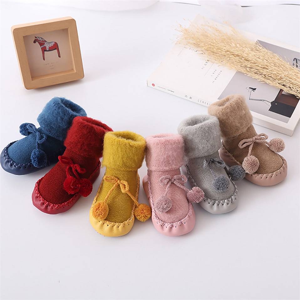 Baby's Pom Pom Winter Home Socks Baby's Pom Pom Winter Home Socks